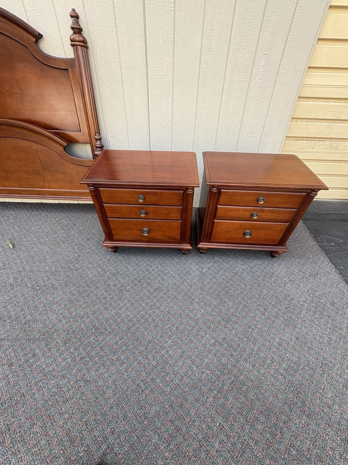 67025 KIMBALL Furniture Bedroom Set High, Low w/ Mirror. Queen Bed 2 Nightstands