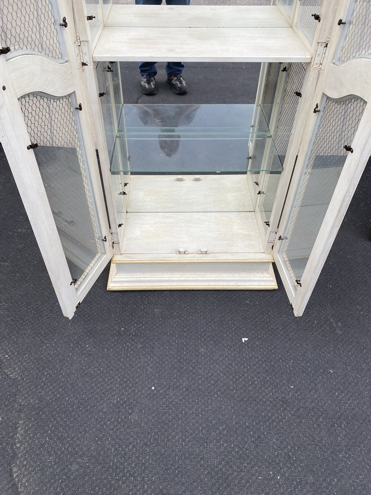 65352   Decorator Curio Cabinet HEKMAN French Regency  ???