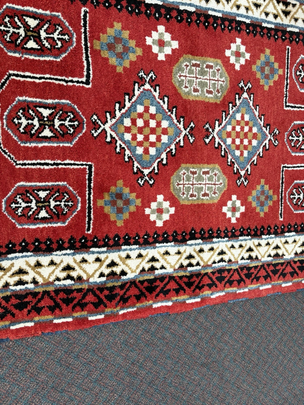 RUG 13: Tan Oriental Rug Carpet SIZE 75" x 48"