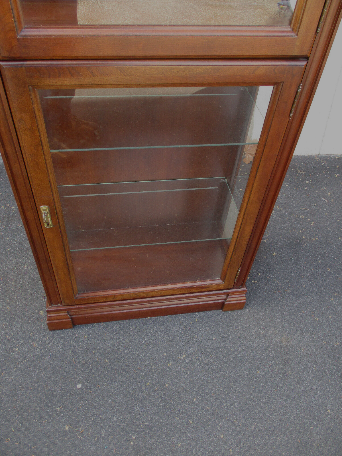 64173  Cherry Curio China Cabinet Etergie JASPER Furniture