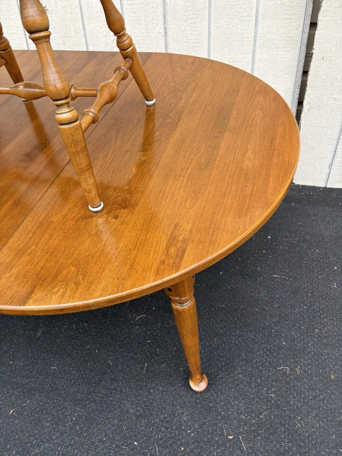 66858 ETHAN ALLEN Maple Dining Table W/ 2 Leafs + 4 Windsor Chair s