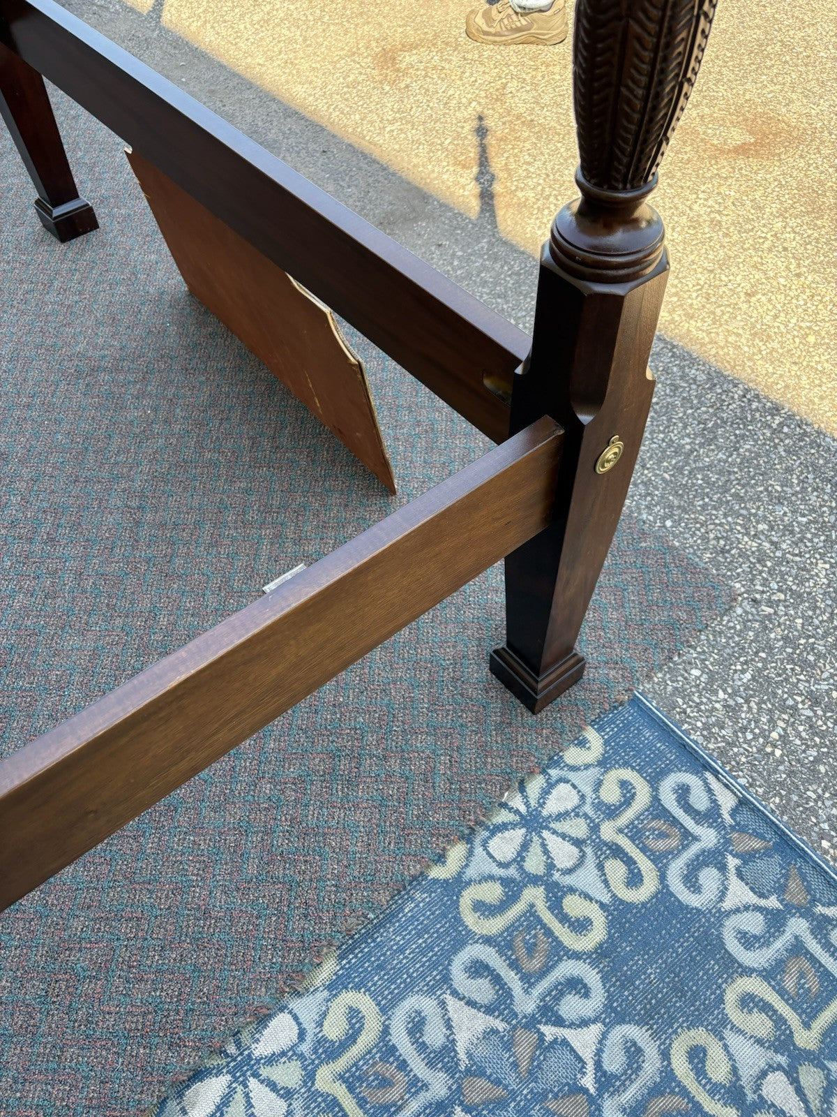 66932  Quality QUEEN Size  Solid Mahogany Poster Bed