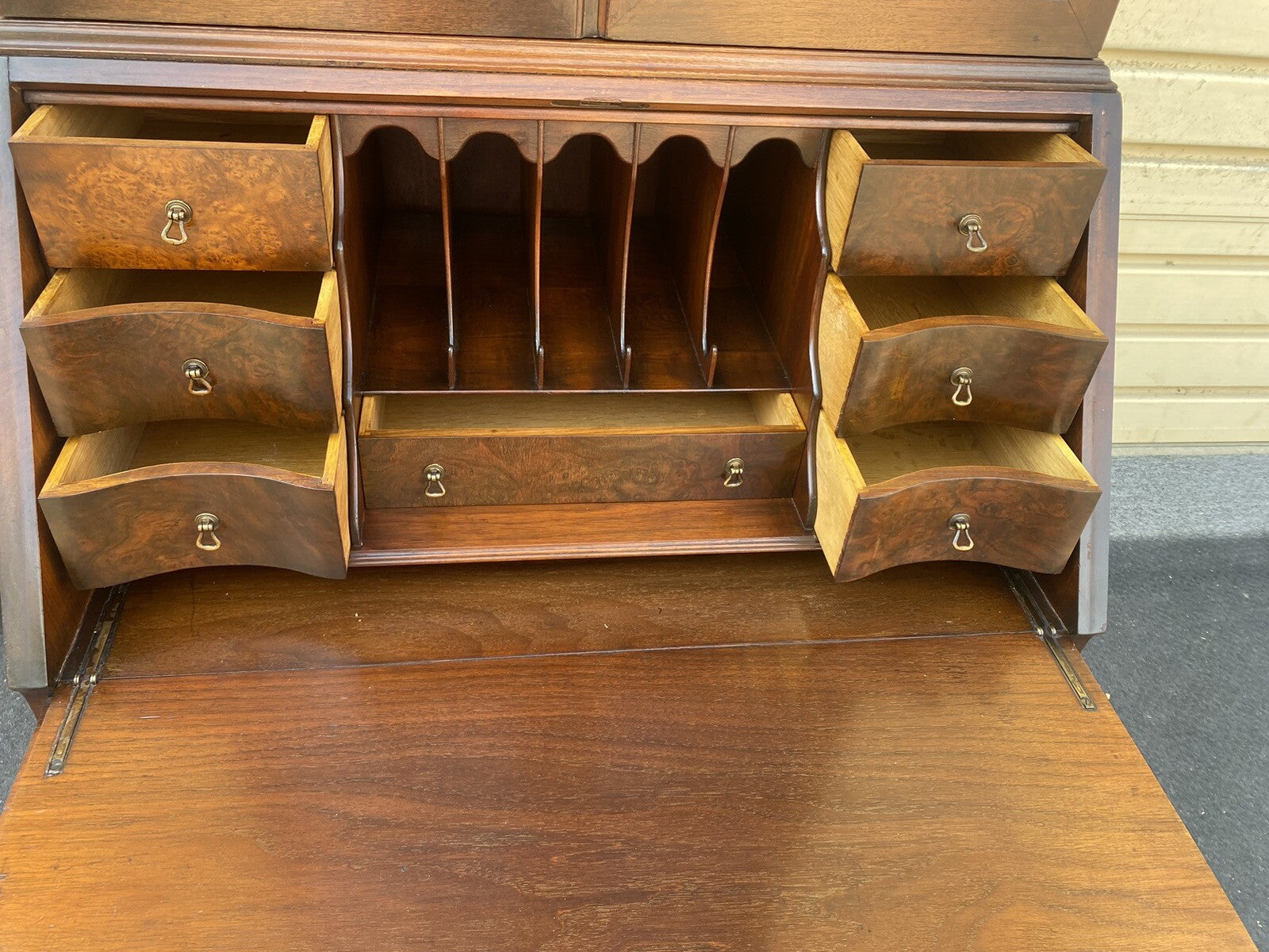 65915   KITTINGER Furniture  Quality Walnut Secretary Desk w/ Bookcase Top