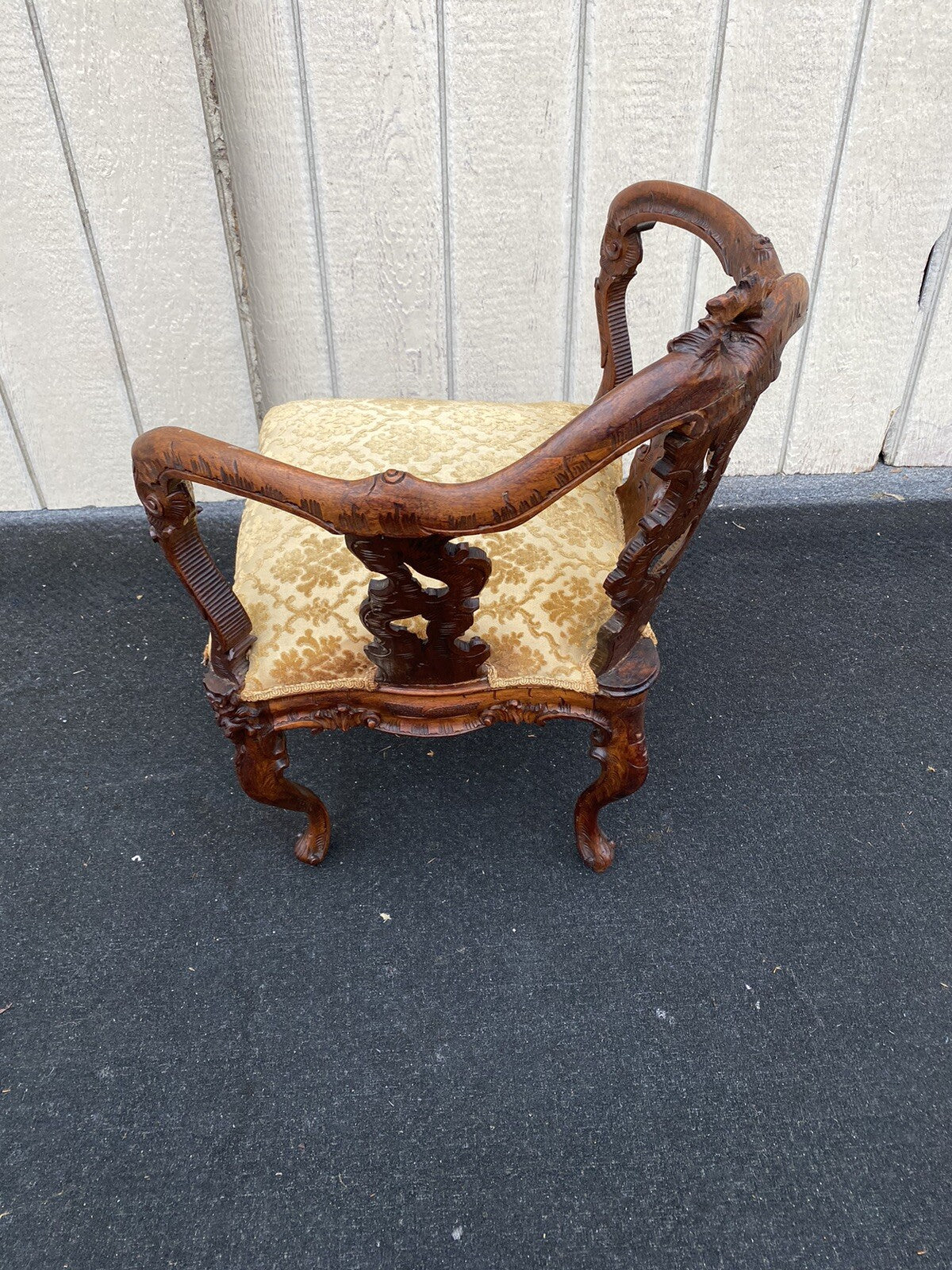 66207   Fancy Hand Carved Mahogany Corner Chair Northwind Lion   Faces VERY RARE