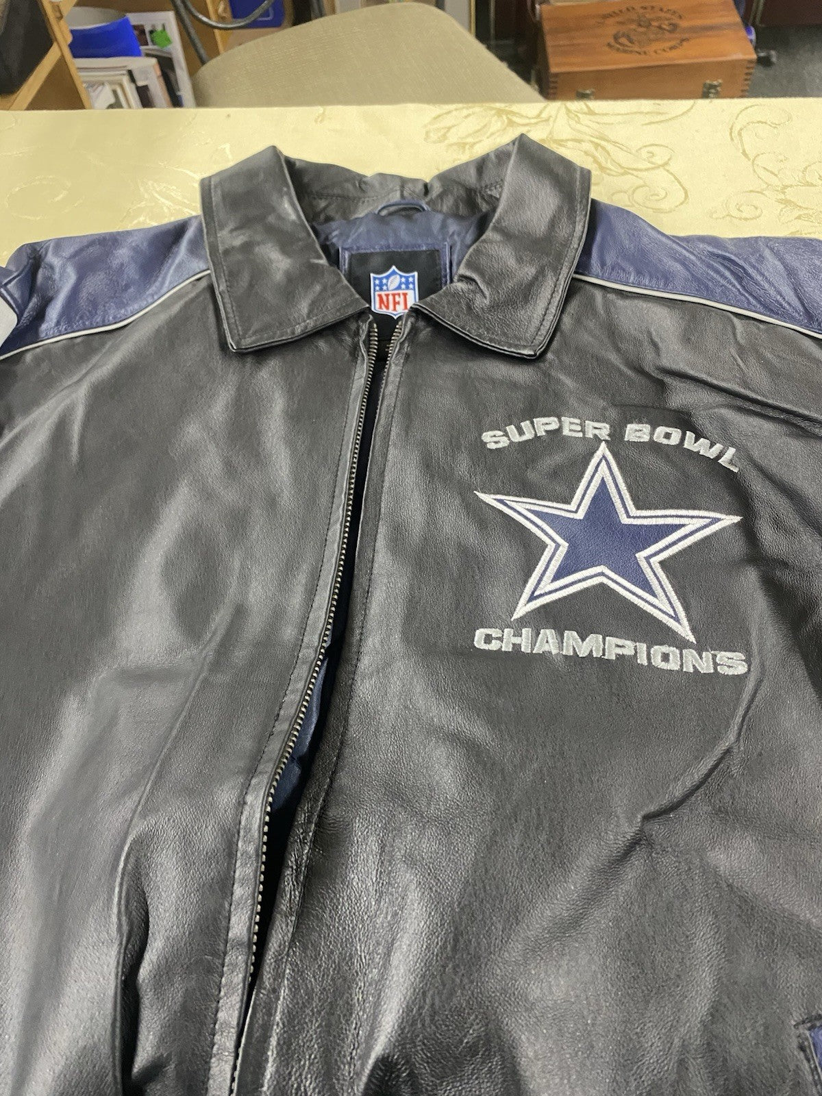 ES 230:    Dallas Cowboys 5 Time Super Bowl Leather NFL  Football Jacket  LARGE