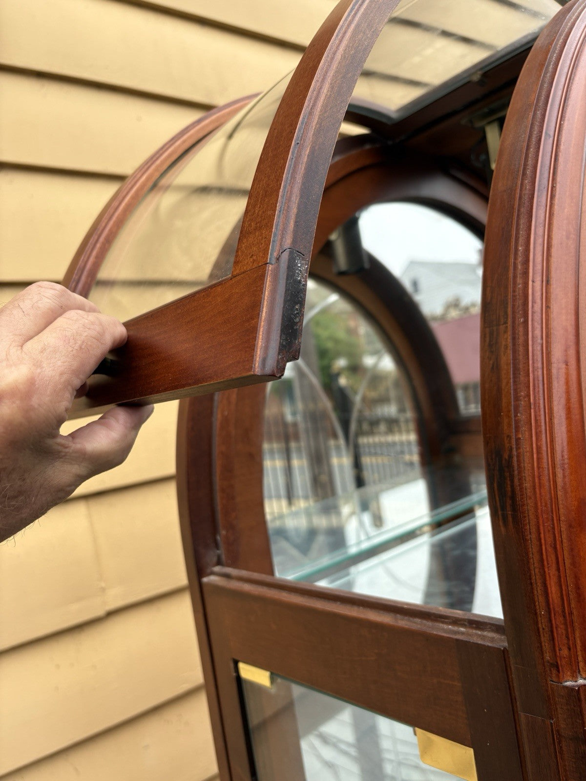 66655 Dome Top Mahogany ETCHED Glass  PULASKI China Cabinet Curio