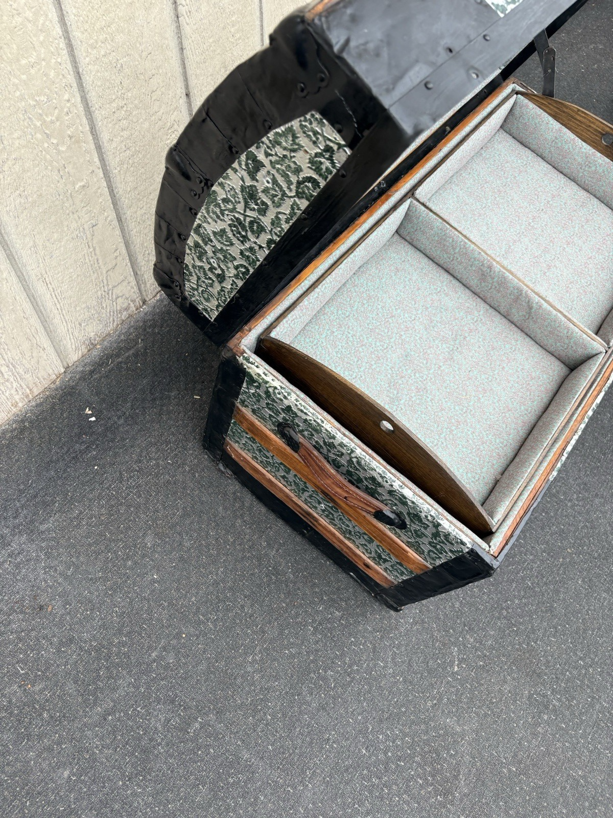 66818 Antique Dome Top Restored Trunk with Tray