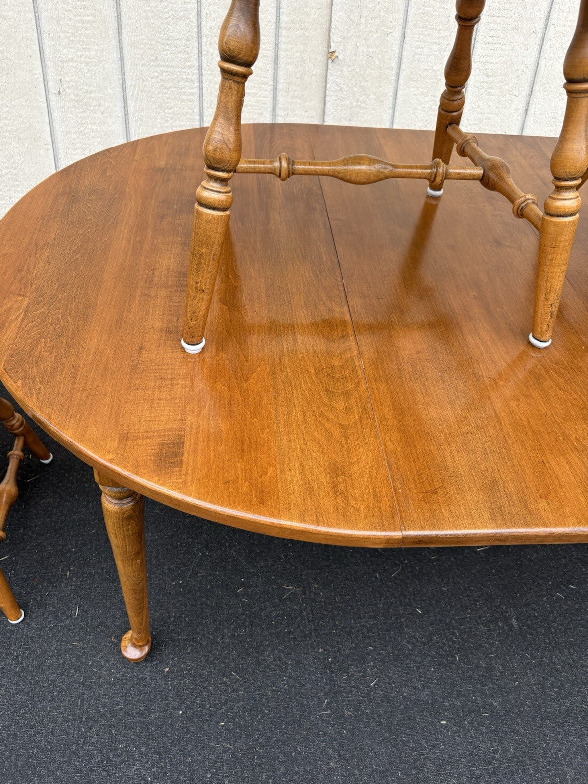 66858 ETHAN ALLEN Maple Dining Table W/ 2 Leafs + 4 Windsor Chair s