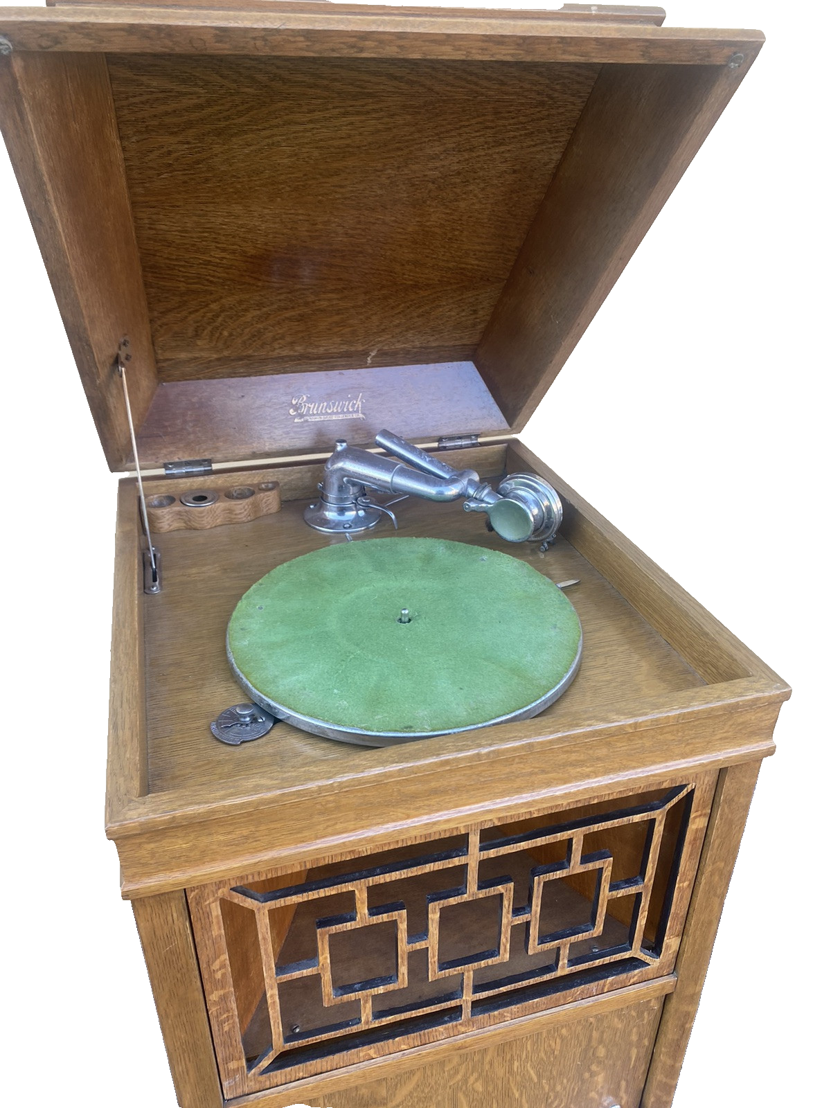 63818 Antique BRUNSWICK Oak Victrola PHONOGRAPH