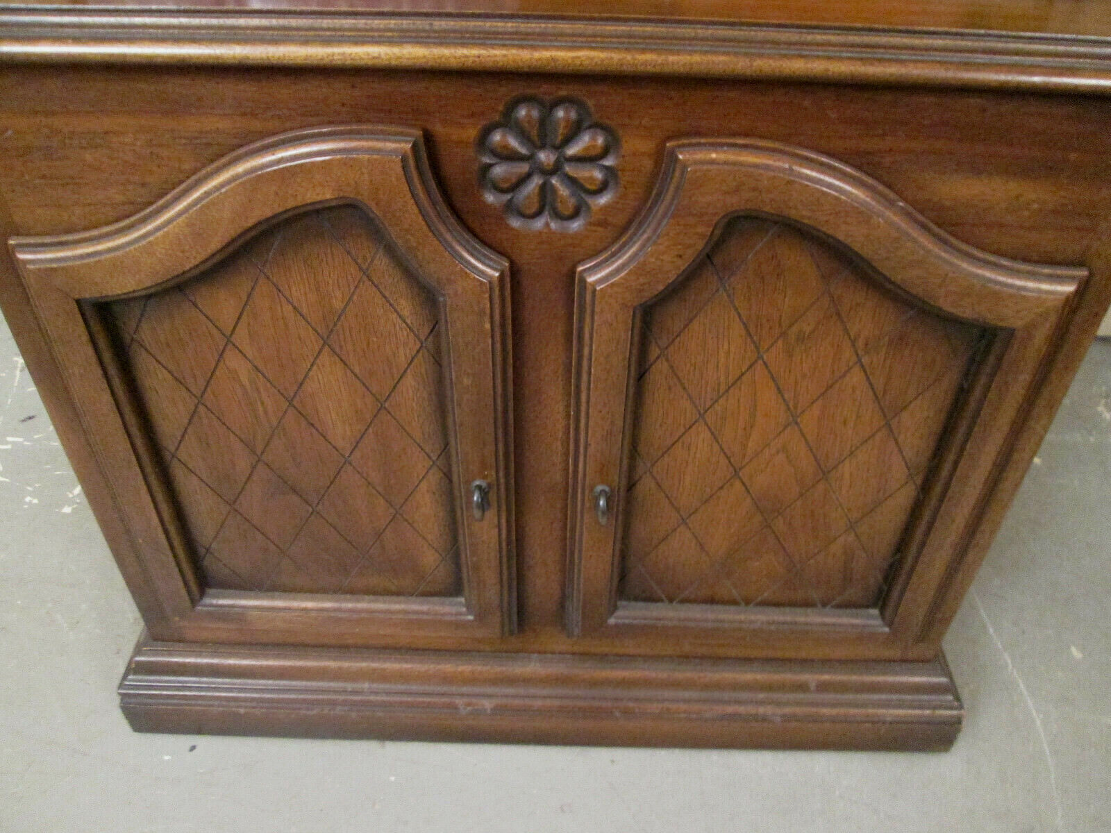 46502: MAHOGANY CURIO CABINET WITH BOOKCASE TOP