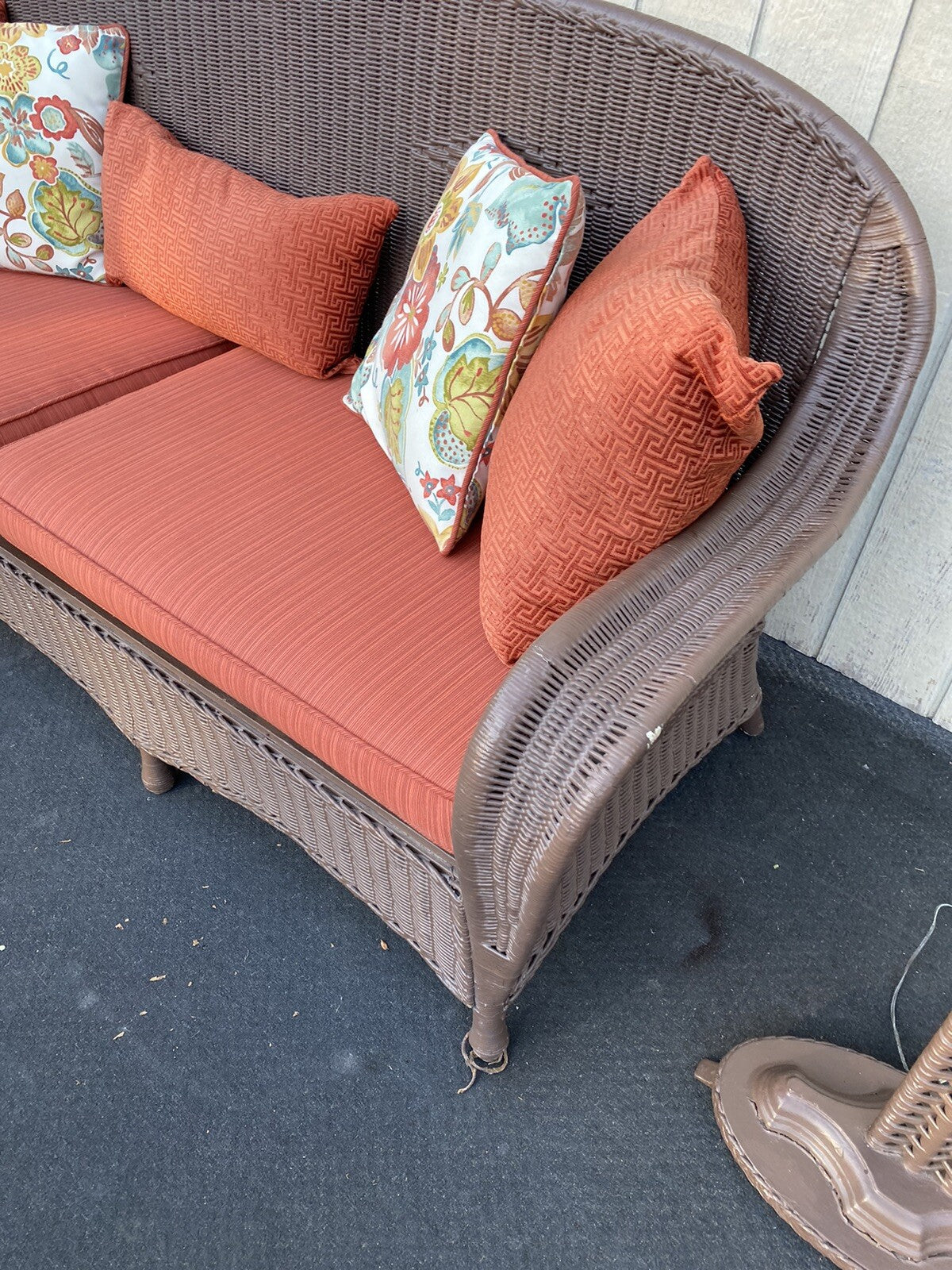 66020   Antique Victorian Wicker  Sofa Couch Armchair Chair with 2 lamps