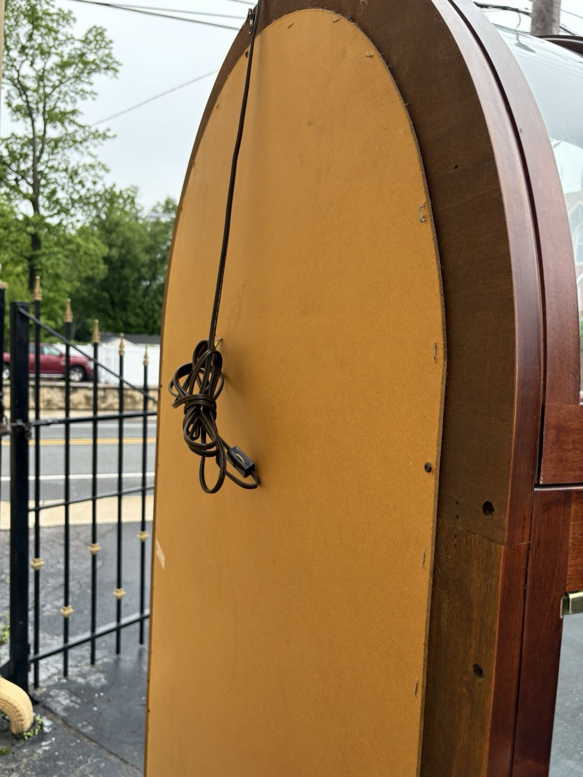 66655 Dome Top Mahogany ETCHED Glass  PULASKI China Cabinet Curio