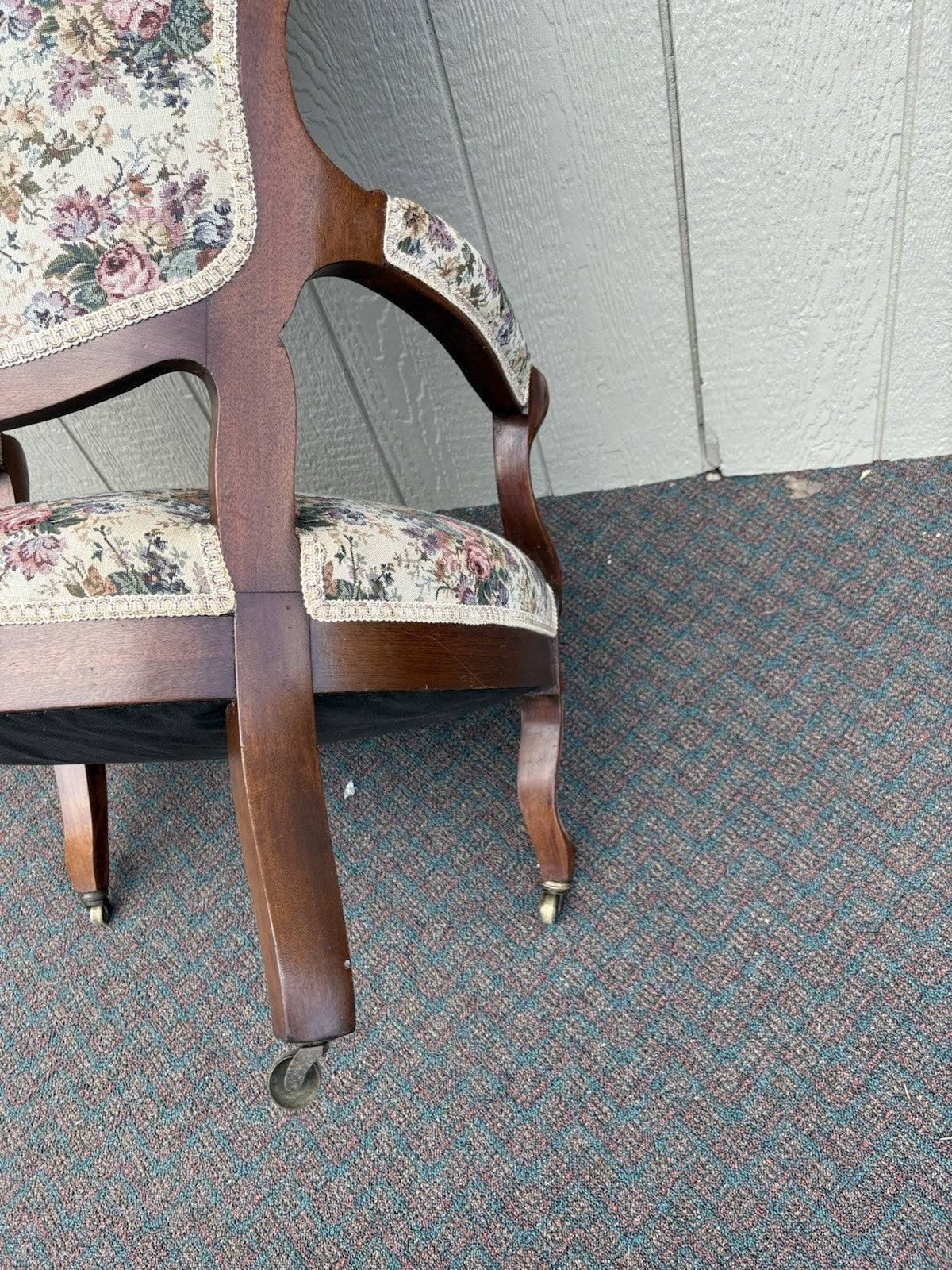 00001 Antique Victorian Walnut Armchair Chair
