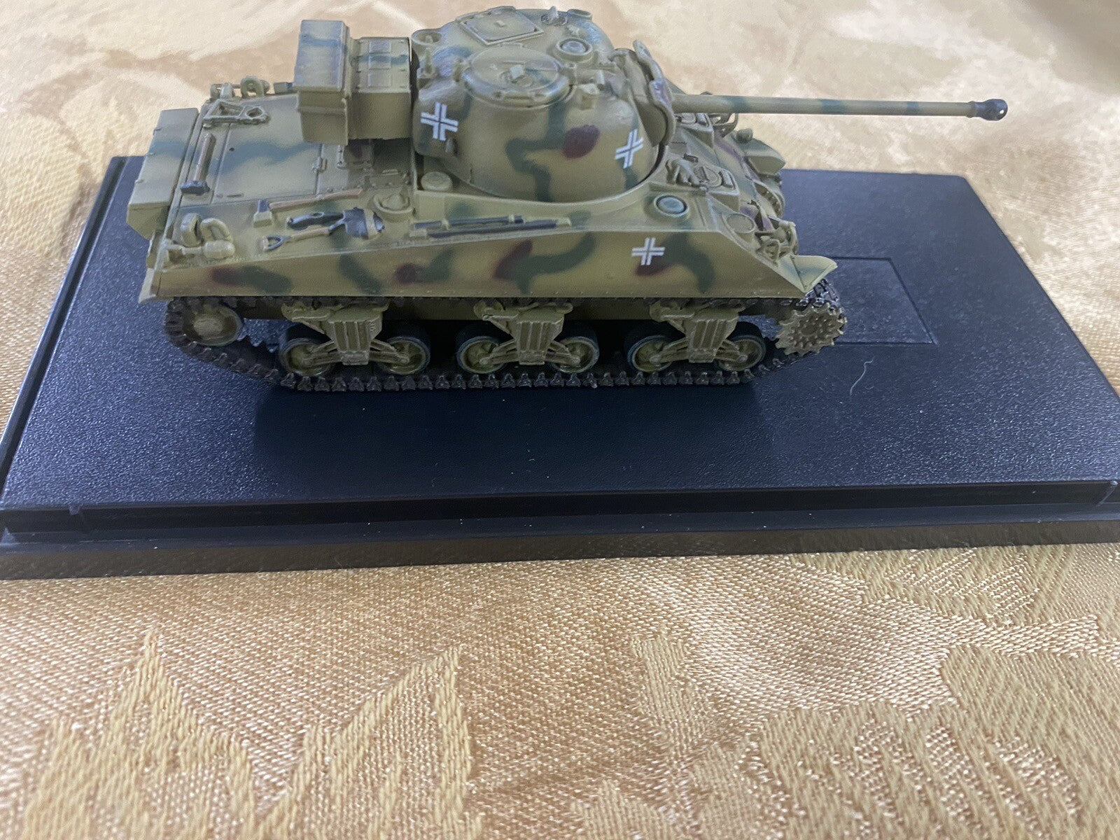 ES 43: 3 Tanks In Showcase 6" x 3" x 2 3/4"H