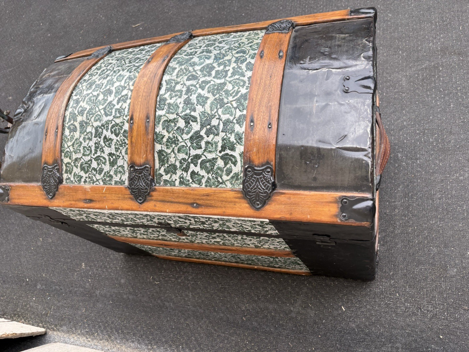 66818 Antique Dome Top Restored Trunk with Tray