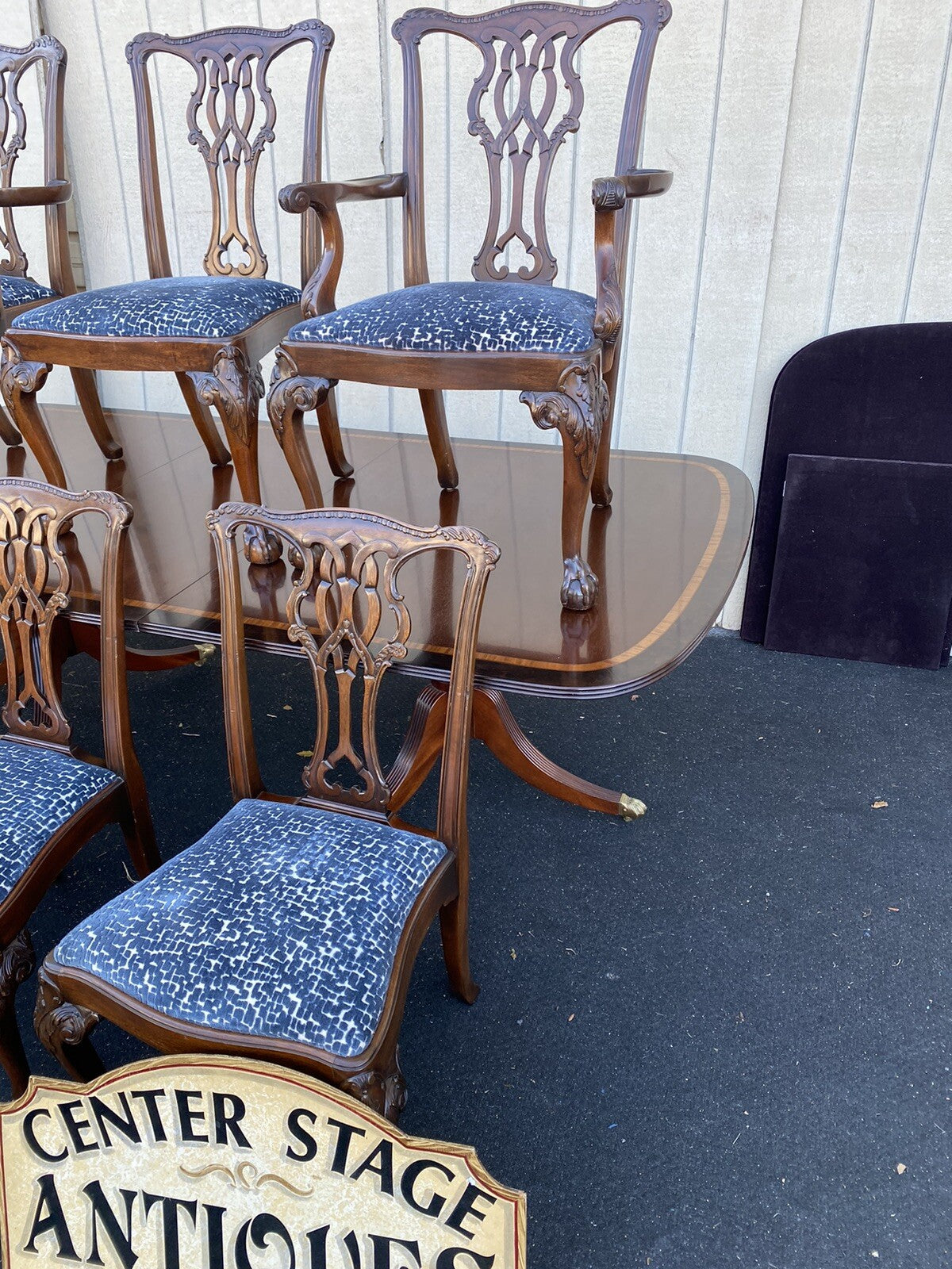 65678   GAINES McHale Banded Mahogany  Dining Table w/ leaf + 8 Chairs