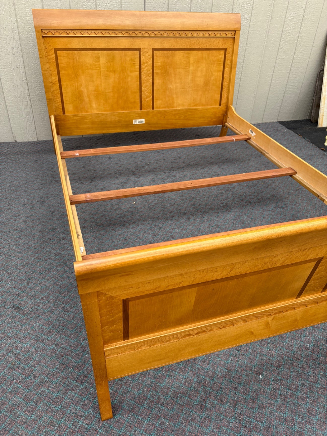 67984 Ethan Allen ?? Queen Size Sleigh Bed, Classic Cherry Wood Finish