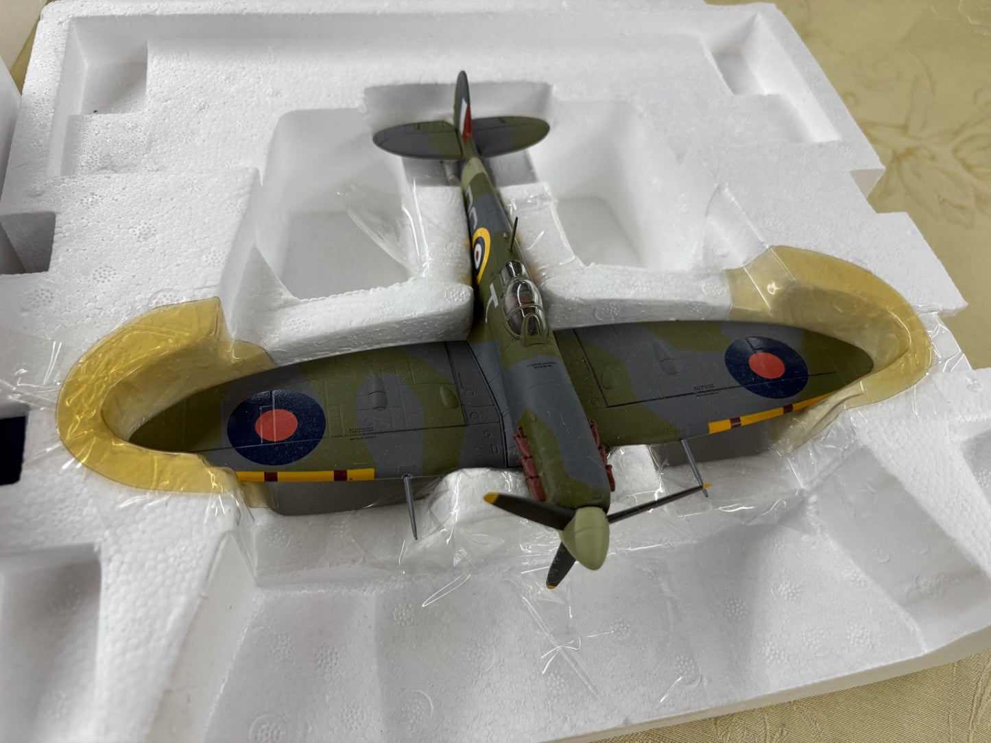 ES205  Franklin Mint Armour Collection WWII Spitfire Model Plane