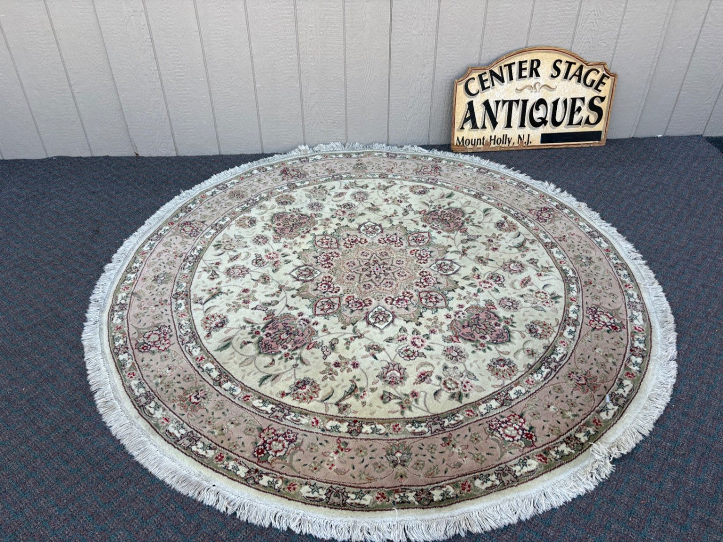 RUG06 Round Oriental Rug with Floral Medallion Design, Wool Blend