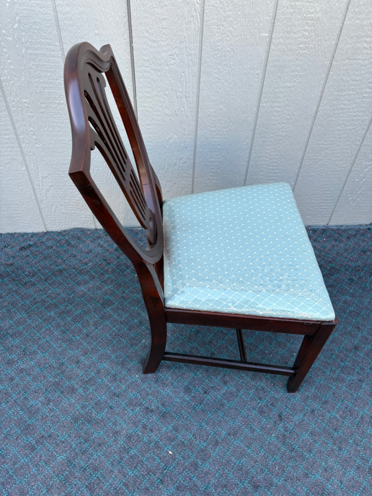 Set of 6 Hepplewhite Shield Back Dining Chairs in Mahogany