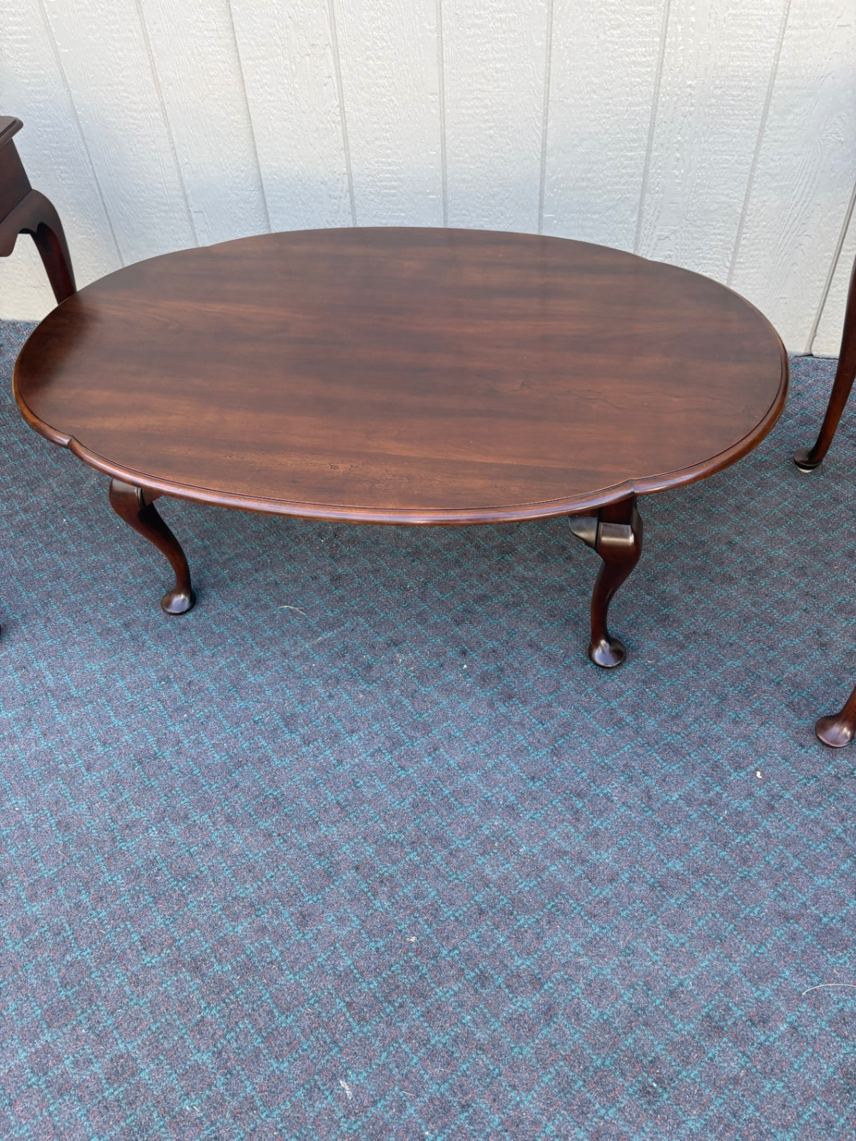 68213 Statton Cherry Queen Anne Style 3-Piece Coffee Table Set