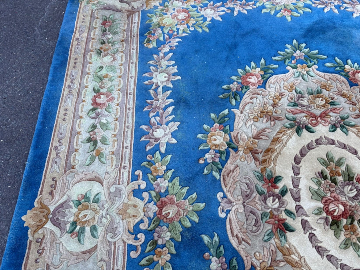 RUG01  Elegant European-Style Floral Area Rug in Rich Blue Wool