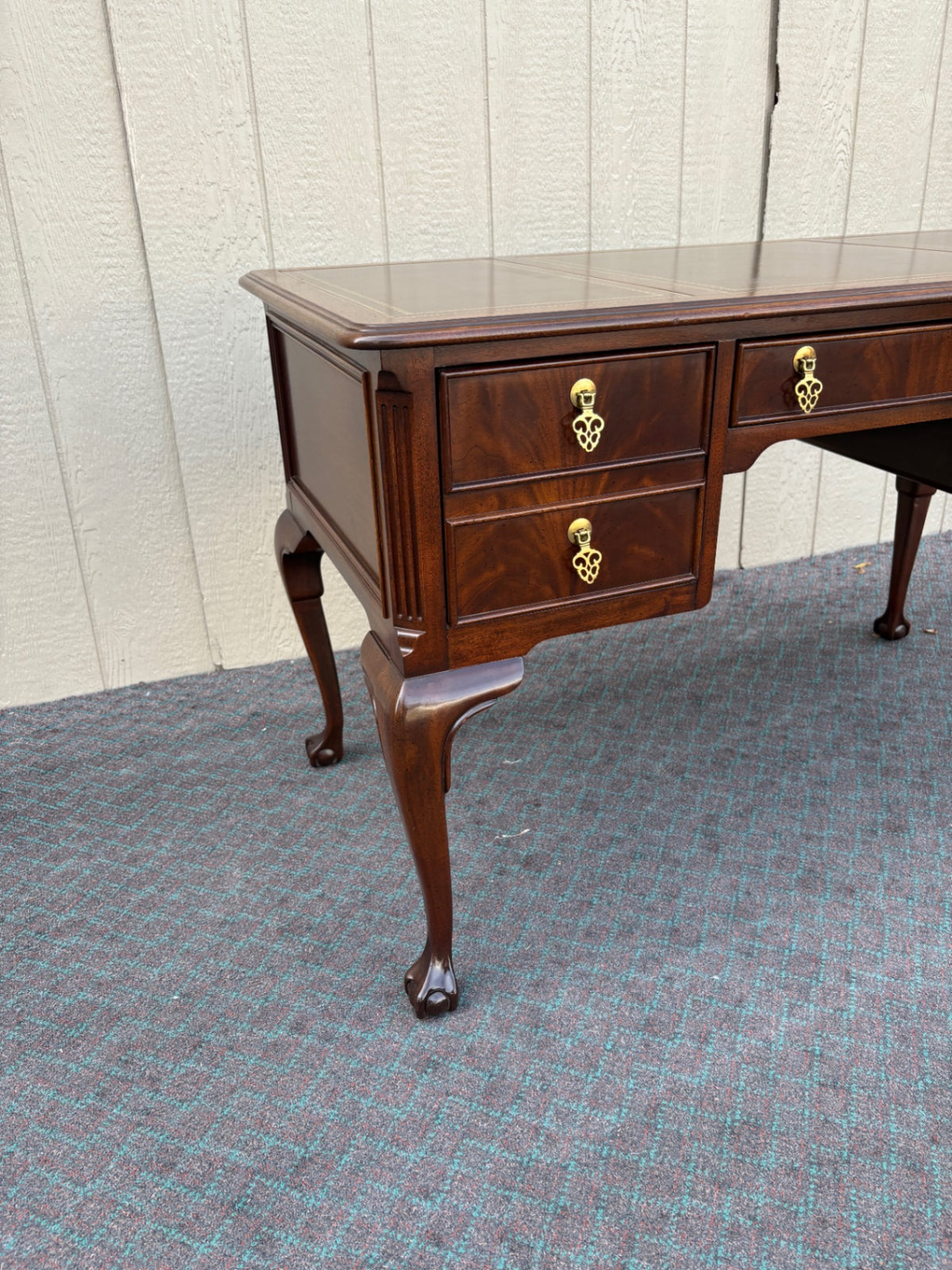 68162 Sligh Queen Anne Style Leather Top Writing Desk Mahogany