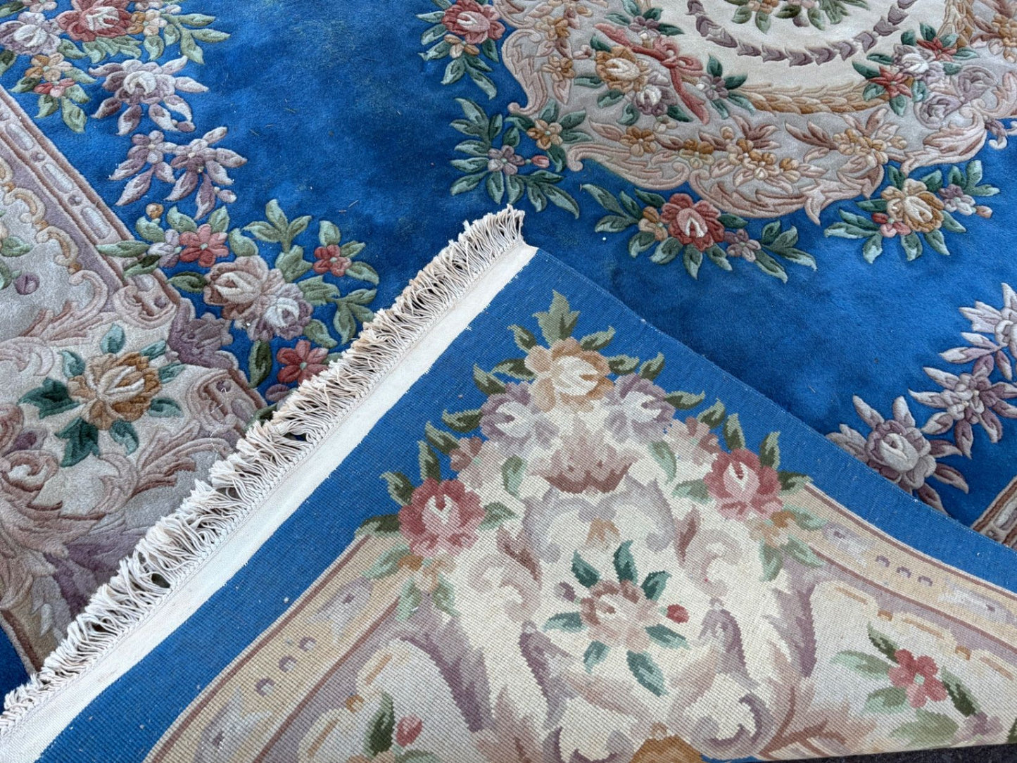 RUG01  Elegant European-Style Floral Area Rug in Rich Blue Wool