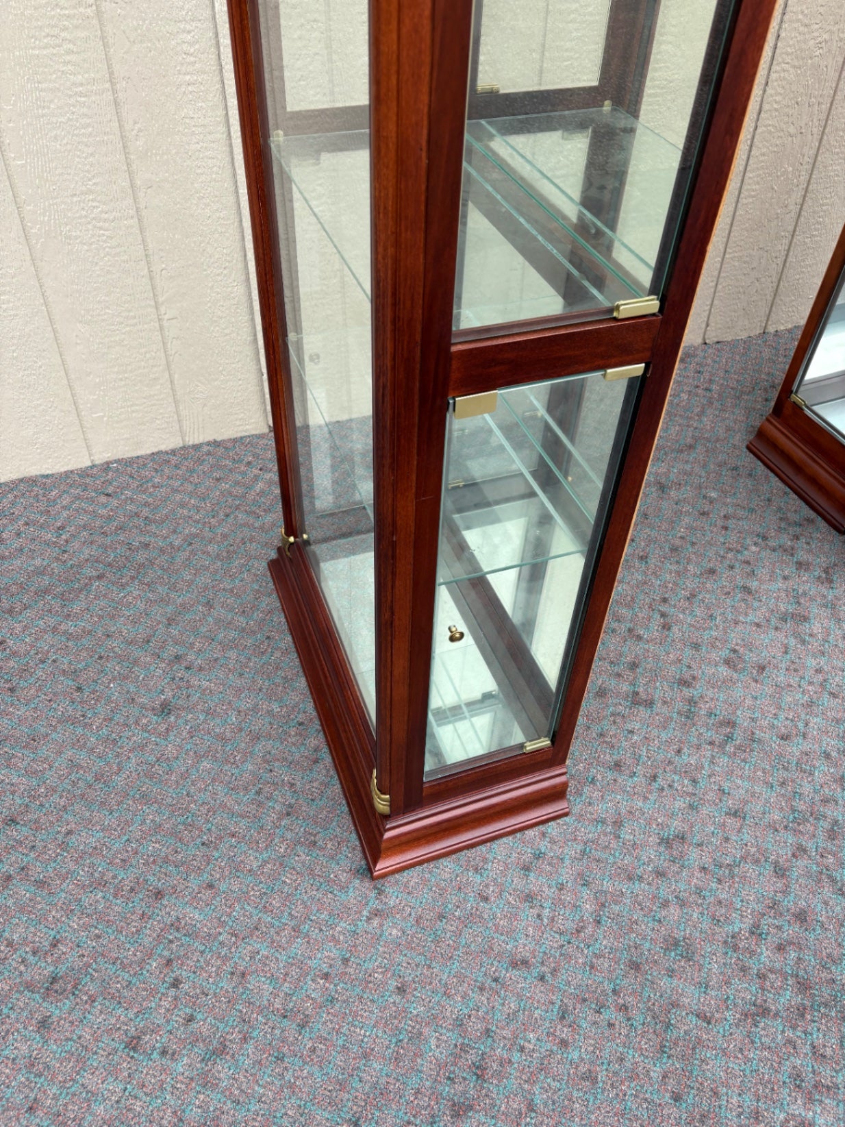 67957 Elegant Pair of Pulaski Curio Cabinets with Glass Shelves