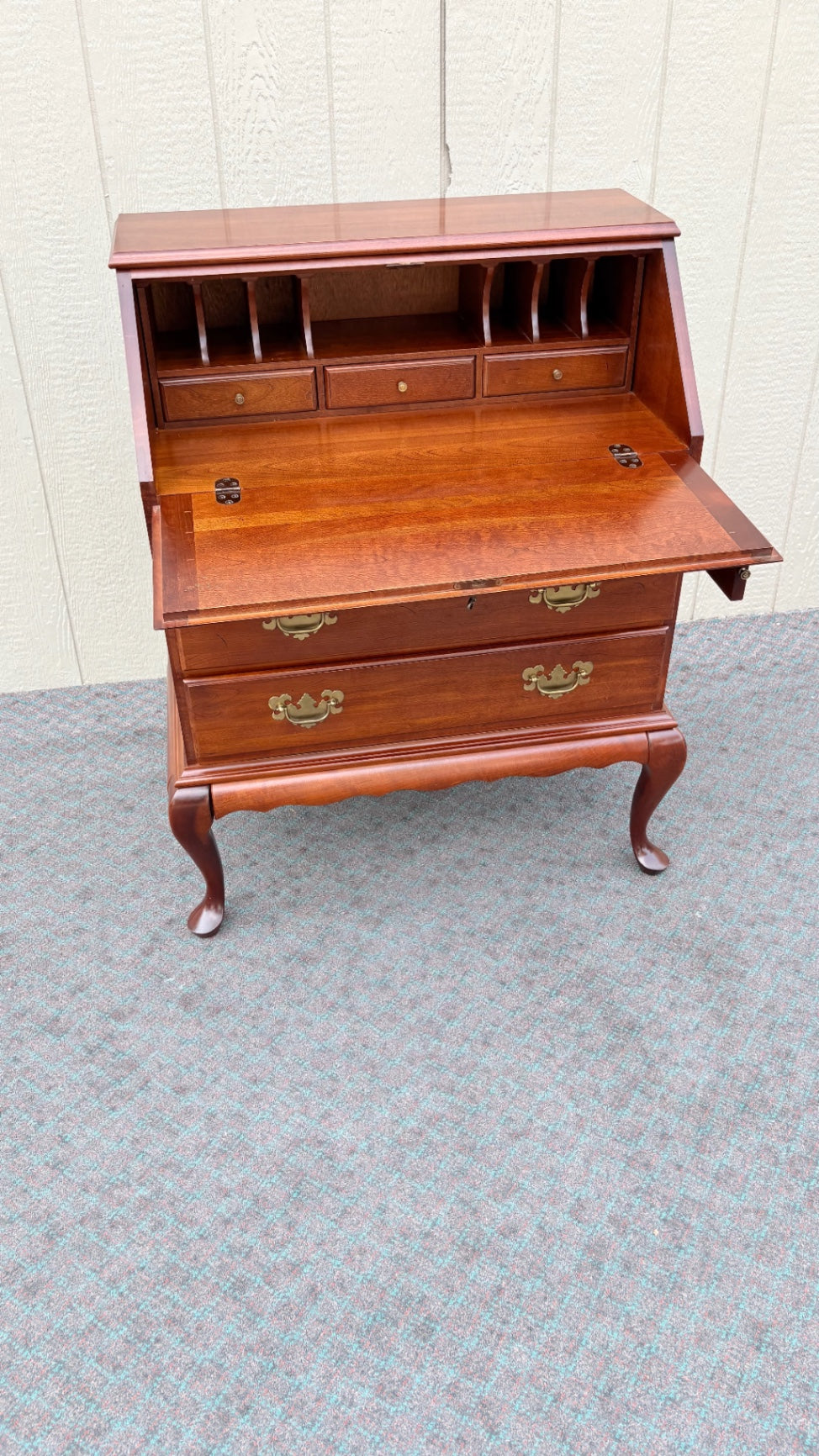 68080  Queen Anne Style Mahogany Slant Front Desk with Cabriole Legs