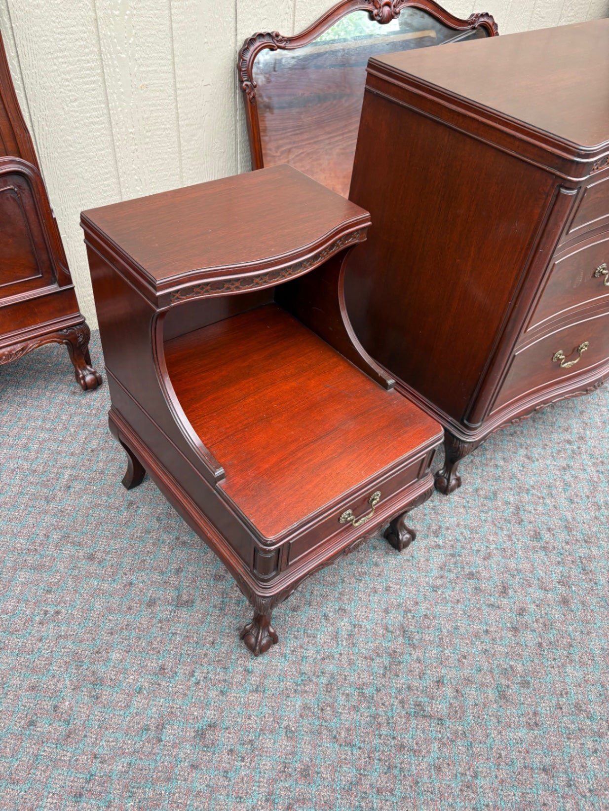 Elegant Mahogany 5-Piece Bedroom Set with Mirror and Dresser