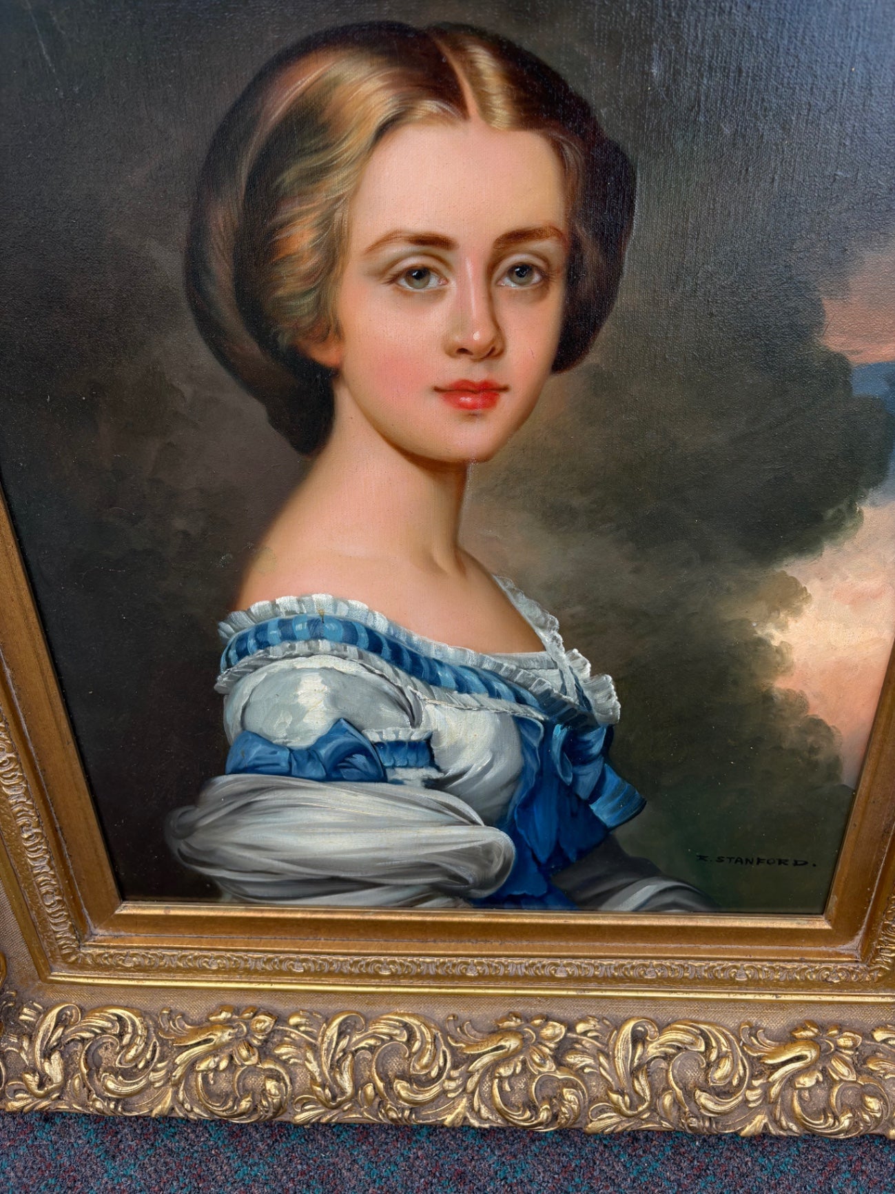 68040 Elegant Victorian Portrait of a Woman in Ornate Gilded Frame