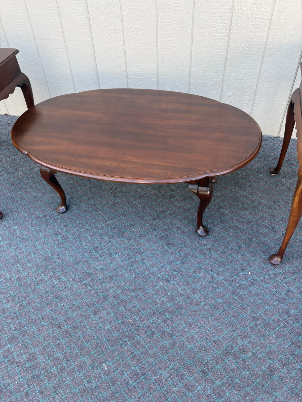 68213 Statton Cherry Queen Anne Style 3-Piece Coffee Table Set