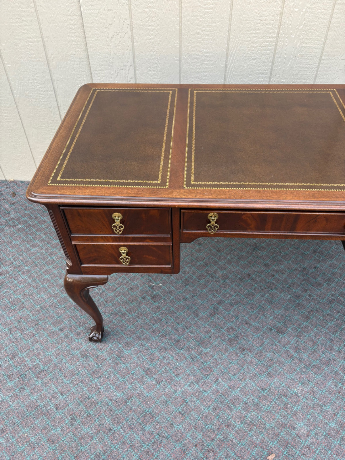 68162 Sligh Queen Anne Style Leather Top Writing Desk Mahogany