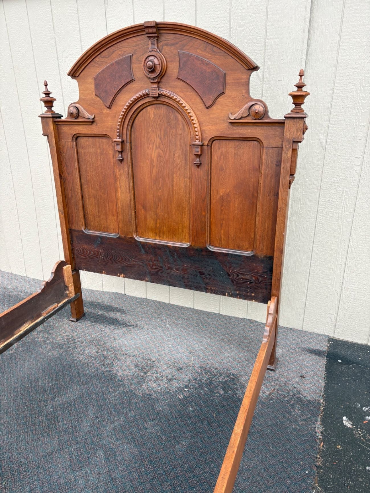 67434  Victorian Full Size Bed with Intricate Carved Headboard