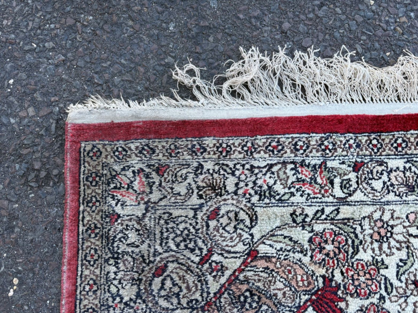 RUG02  Large Traditional Persian Style Wool Area Rug with Medallion Design