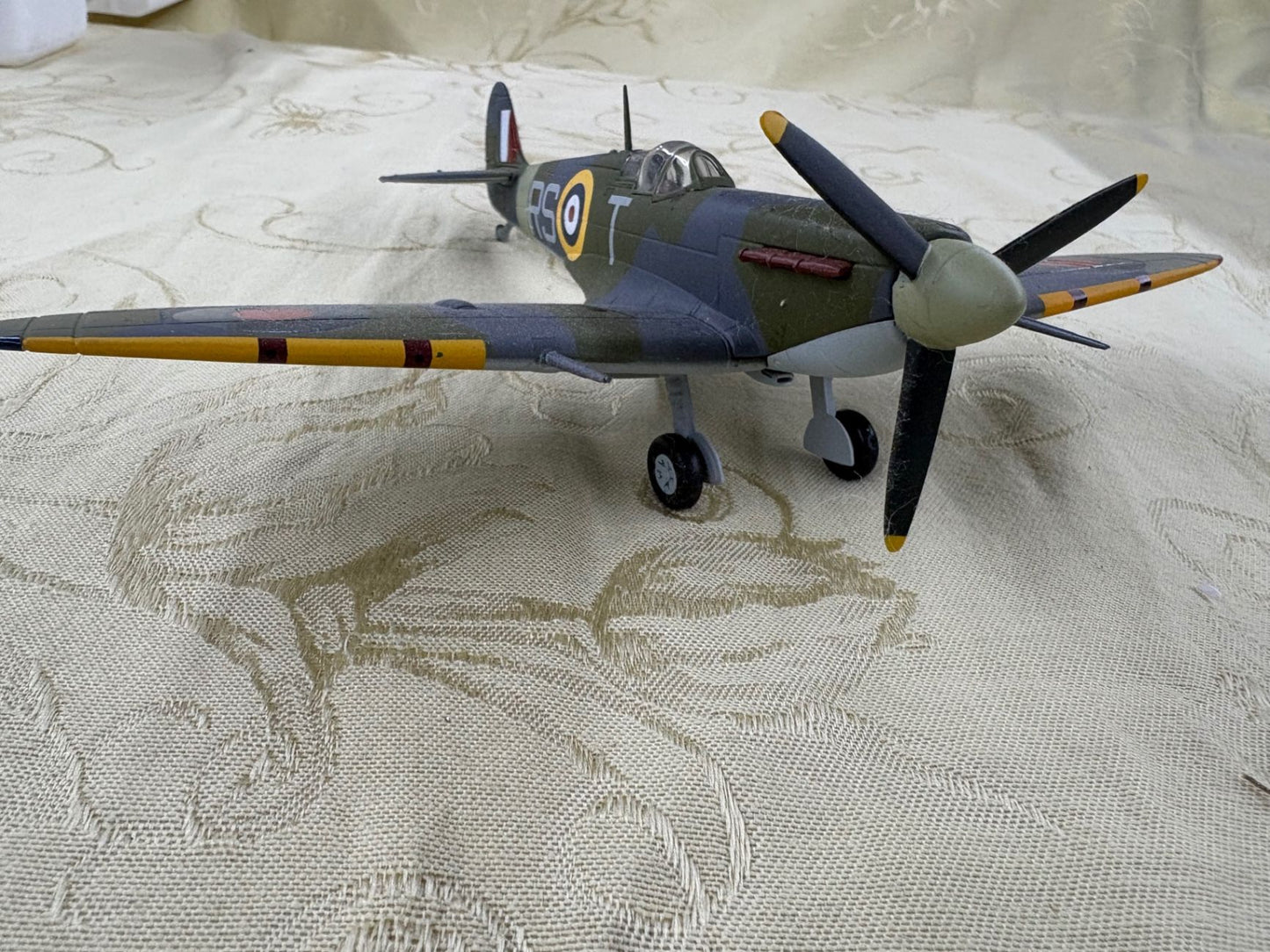 ES205  Franklin Mint Armour Collection WWII Spitfire Model Plane