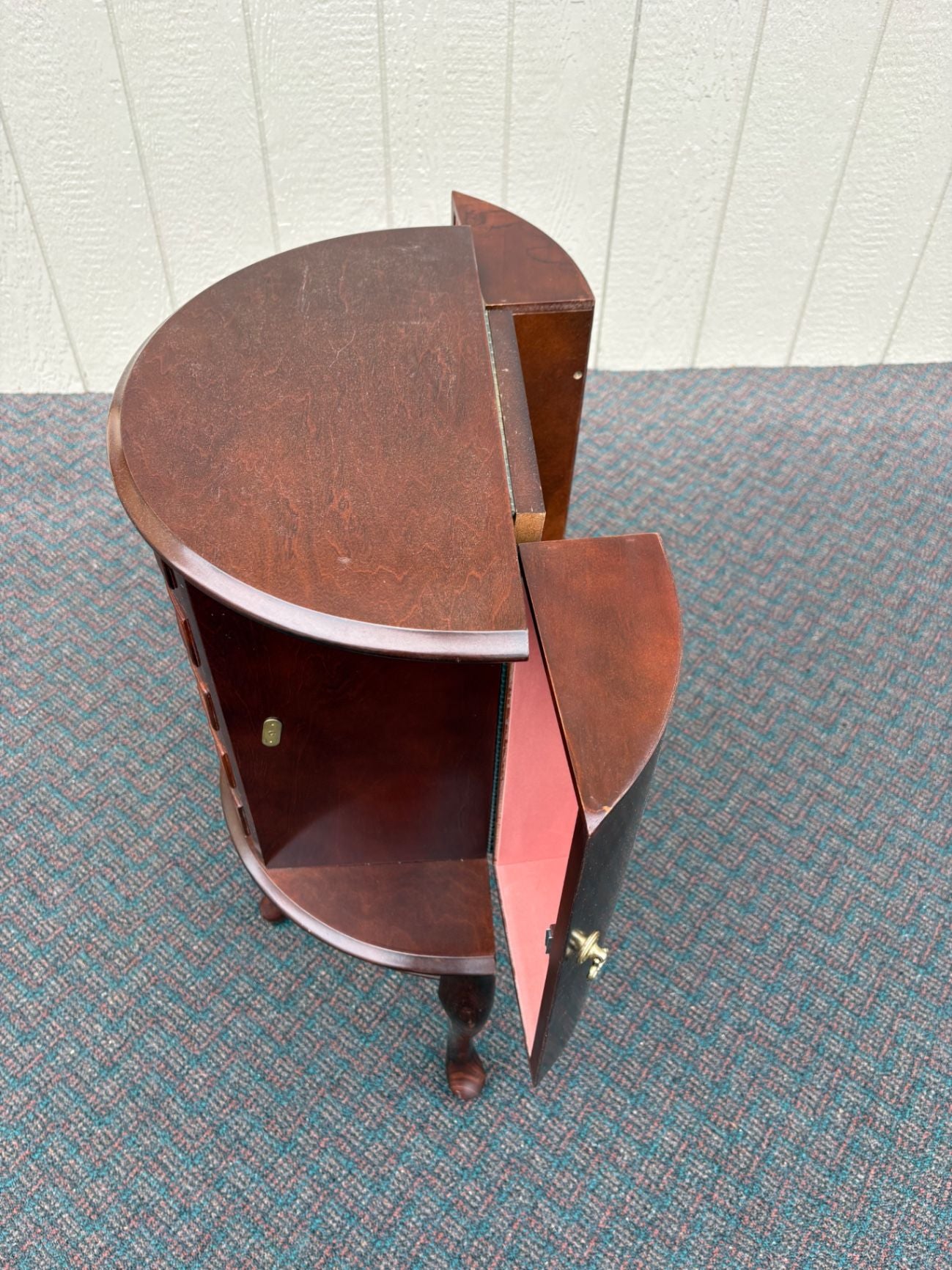 67470  Elegant Mahogany POWELL Furniture Half Round Jewelry Cabinet with Felt Lining