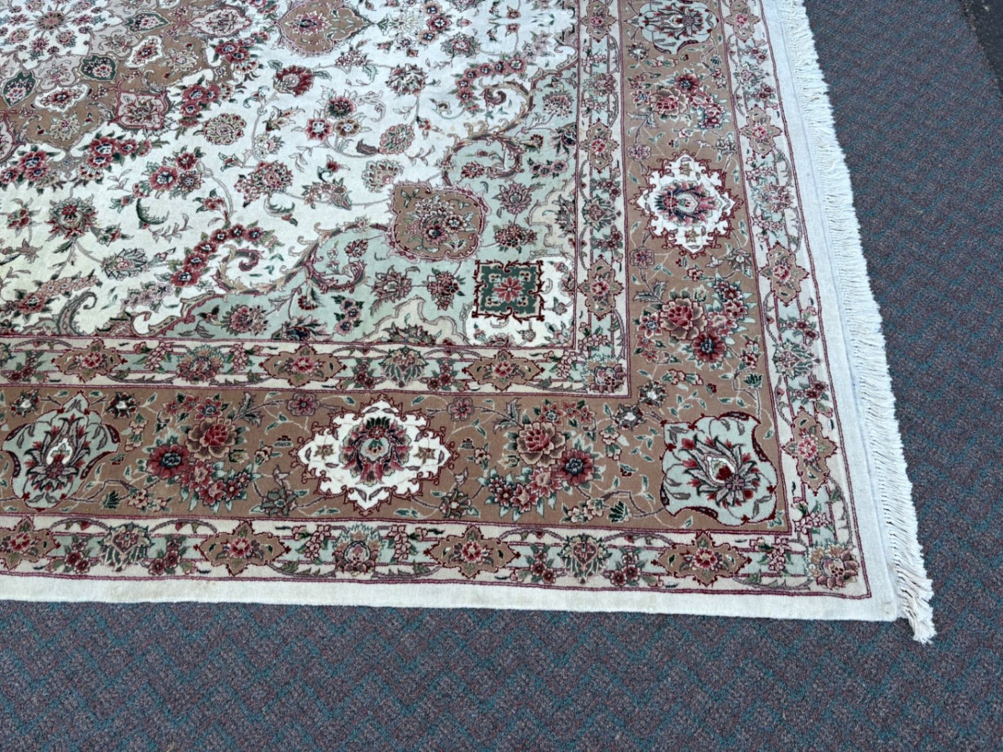 RUG 07 Traditional Oriental Rug with Floral Medallion Design, Wool 8' x 10' 6"