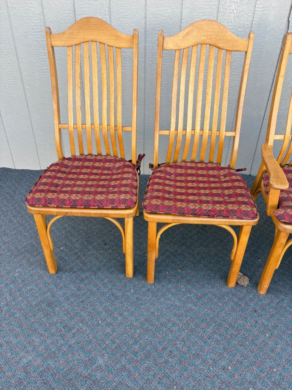 67633 Set of 4 Oak Dining Chairs with Cushions, Vintage Slat-back Design