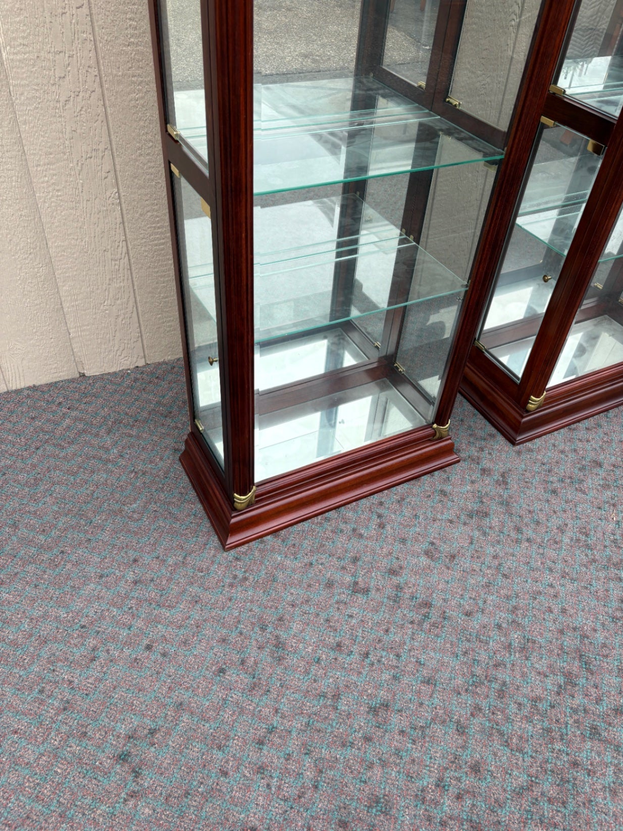 67957 Elegant Pair of Pulaski Curio Cabinets with Glass Shelves