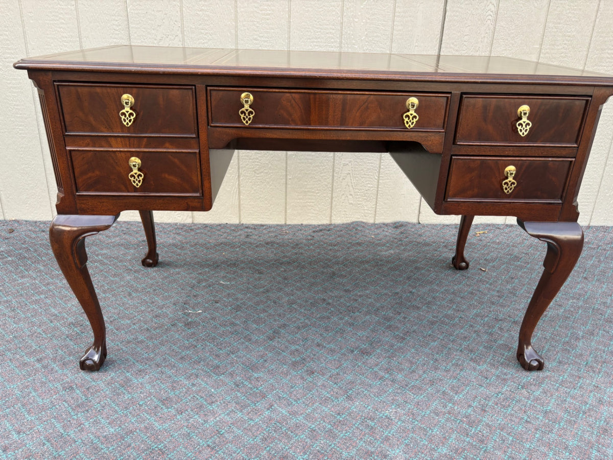 68162 Sligh Queen Anne Style Leather Top Writing Desk Mahogany