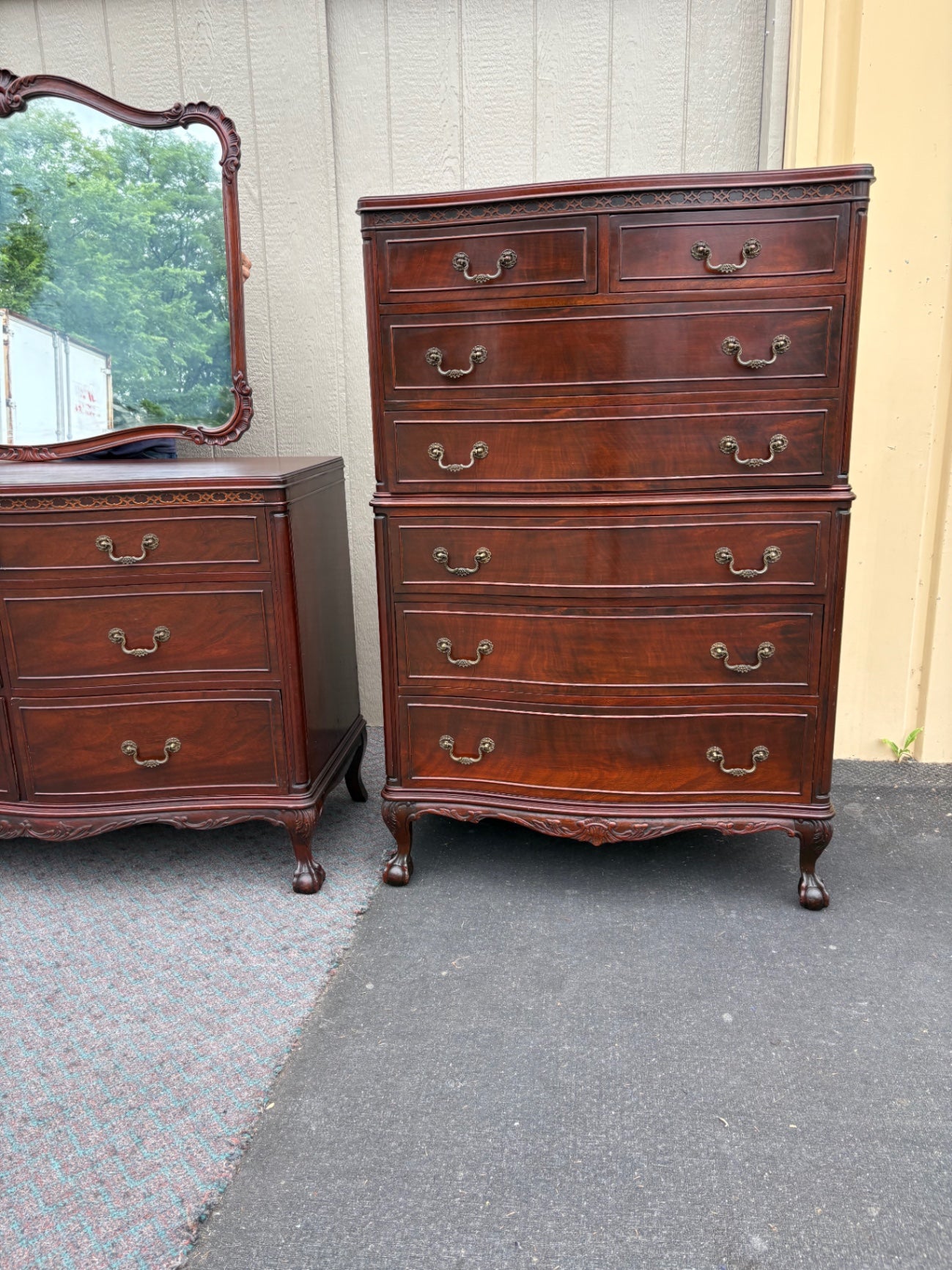 Elegant Mahogany 5-Piece Bedroom Set with Mirror and Dresser