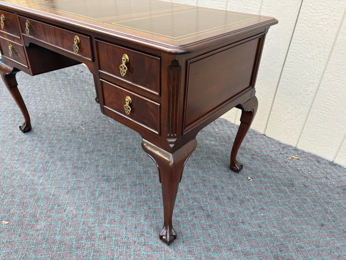 68162 Sligh Queen Anne Style Leather Top Writing Desk Mahogany