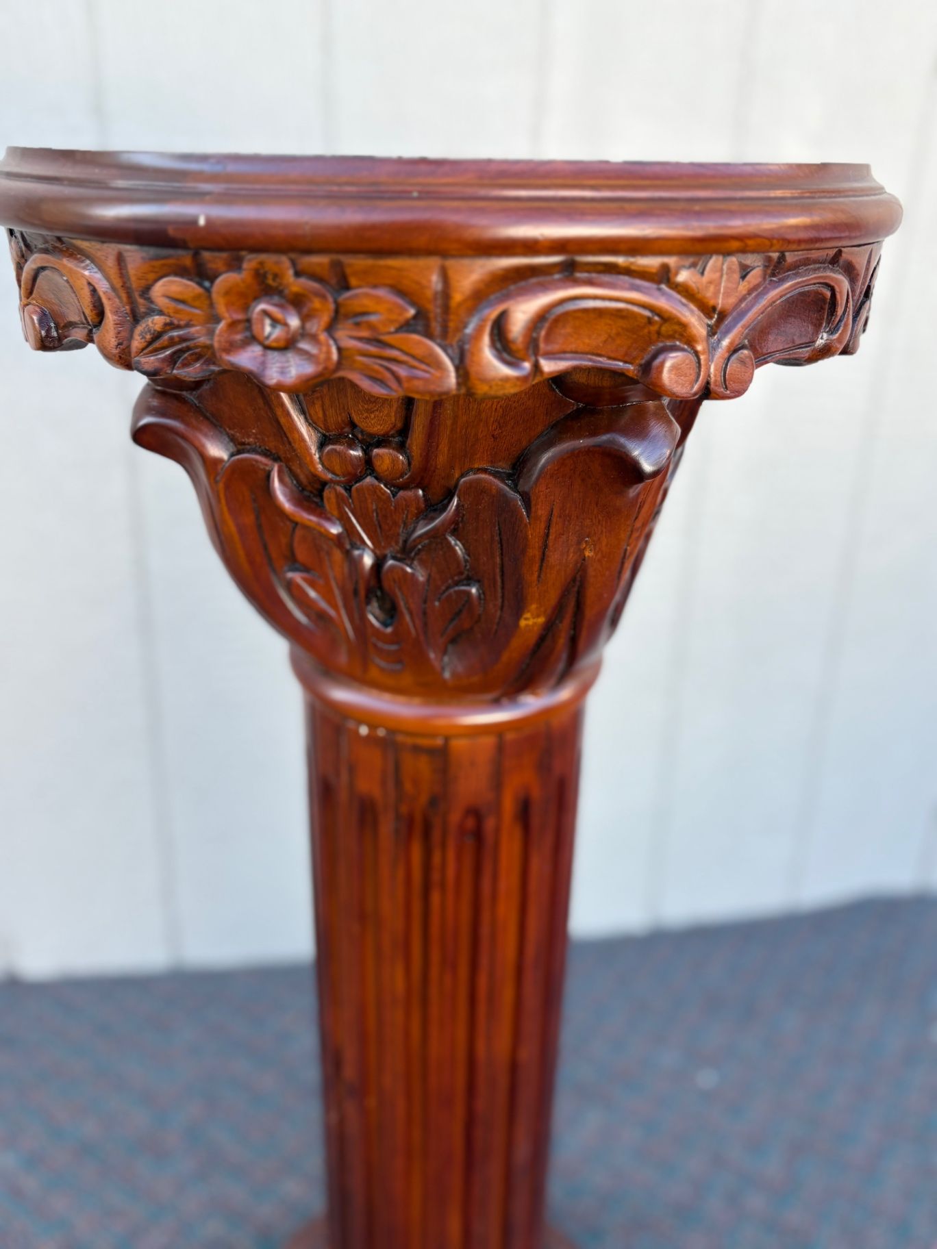 67416 Marble Top Decorative Pedestal with Carved Resin Column