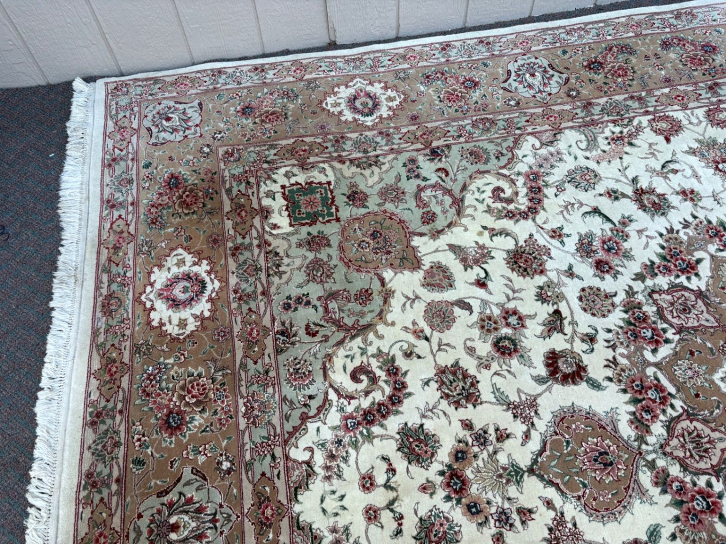 RUG 07 Traditional Oriental Rug with Floral Medallion Design, Wool 8' x 10' 6"
