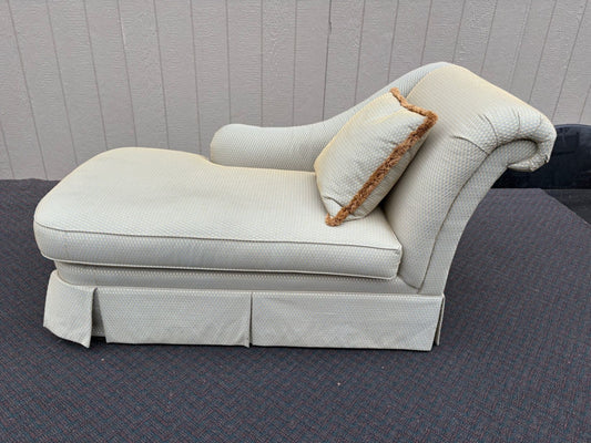 67531 Thomasville Upholstered Fainting Couch with Skirted Base