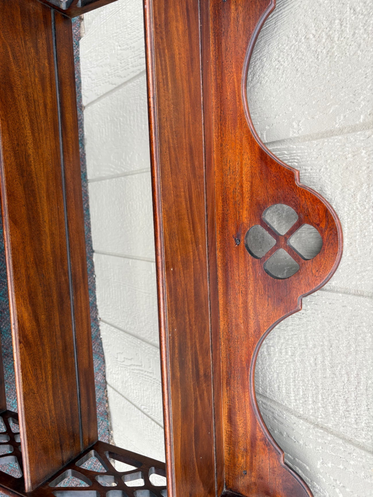 68112 Mahogany Wall Shelf with Lattice Sides and Scalloped Top