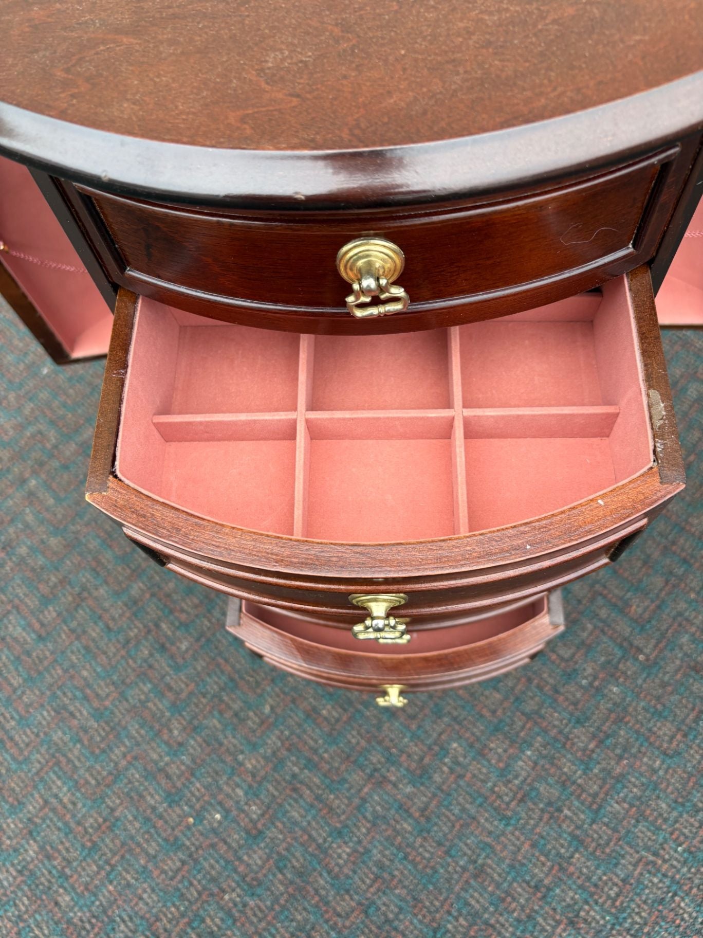 67470  Elegant Mahogany POWELL Furniture Half Round Jewelry Cabinet with Felt Lining