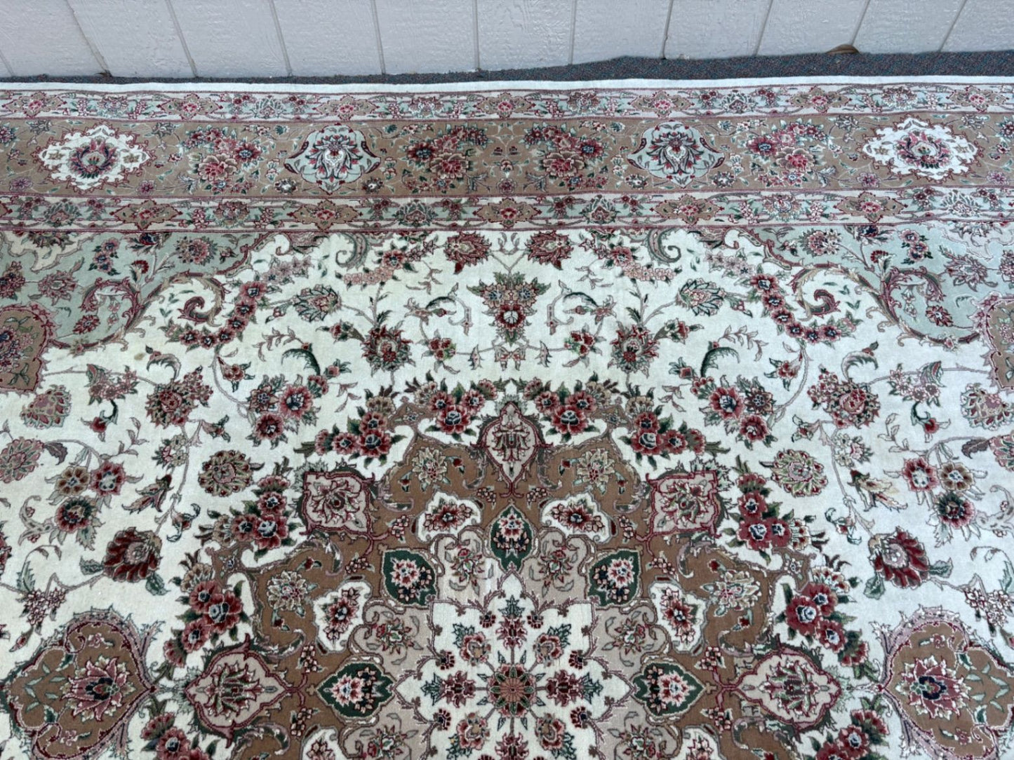 RUG 07 Traditional Oriental Rug with Floral Medallion Design, Wool 8' x 10' 6"
